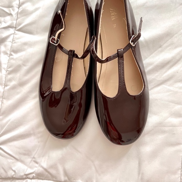 Zara Girls T-straps Shoes - Picture 2 of 4